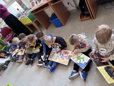 W królestwie książek –kolejna wizyta przedszkolaków z Jedyneczki w bibliotece